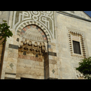 Teil der Fassade der Isa Bey Moschee